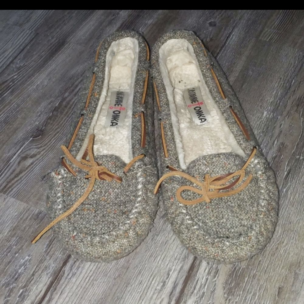 Minnetonka grayish tweed moccasins Sz 8. EUC only worn a few times